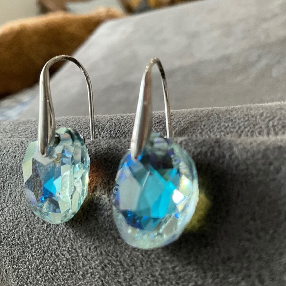 Swarovski Cushion Drop Earrings – Aquamarine AB (Aurora Borealis) Finish Rhodium - Picture 2 of 7